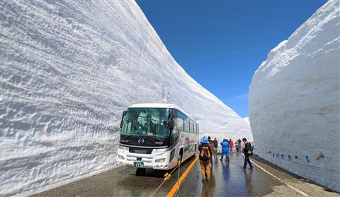 雪の大谷ウォーク4/15〜6/25